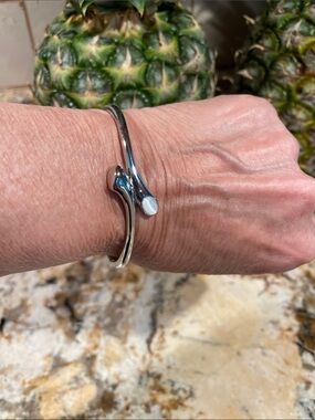 Modern Teardrop Silver hinge Bangle Bracelet NWT